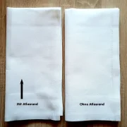 Servietten aus 100% Baumwolle in weiß mit umlaufender Atlaskante